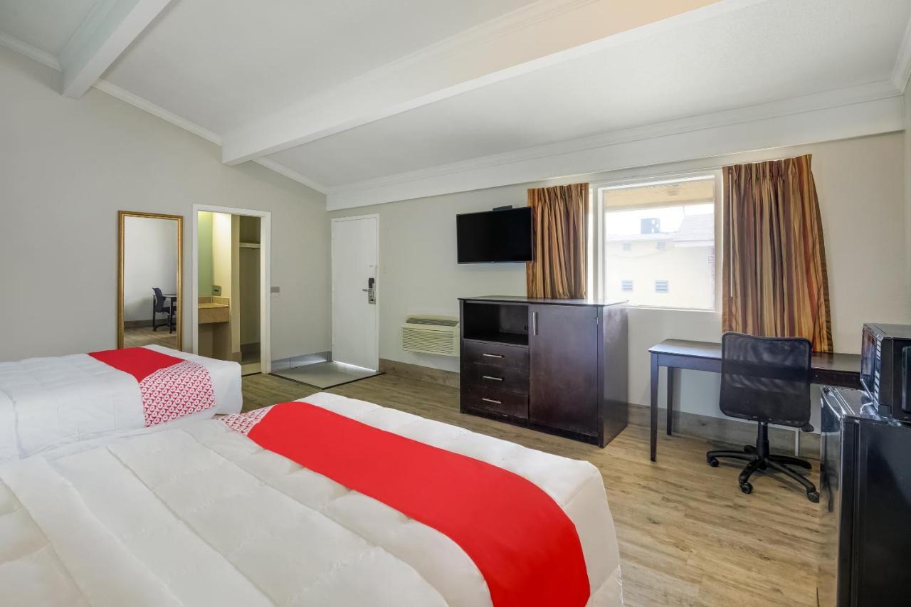 Oyo Hotel Lake Charles La I-10 ภายนอก รูปภาพ