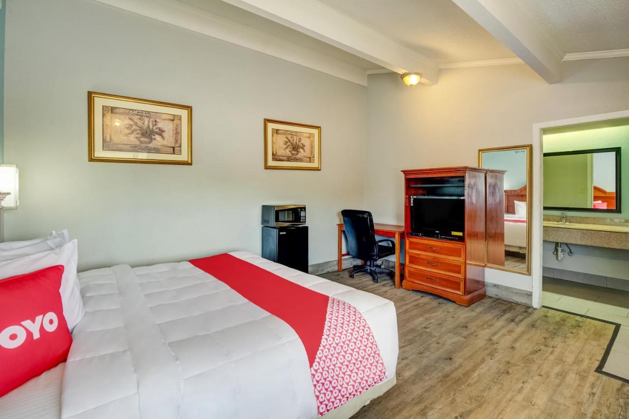 Oyo Hotel Lake Charles La I-10 ภายนอก รูปภาพ