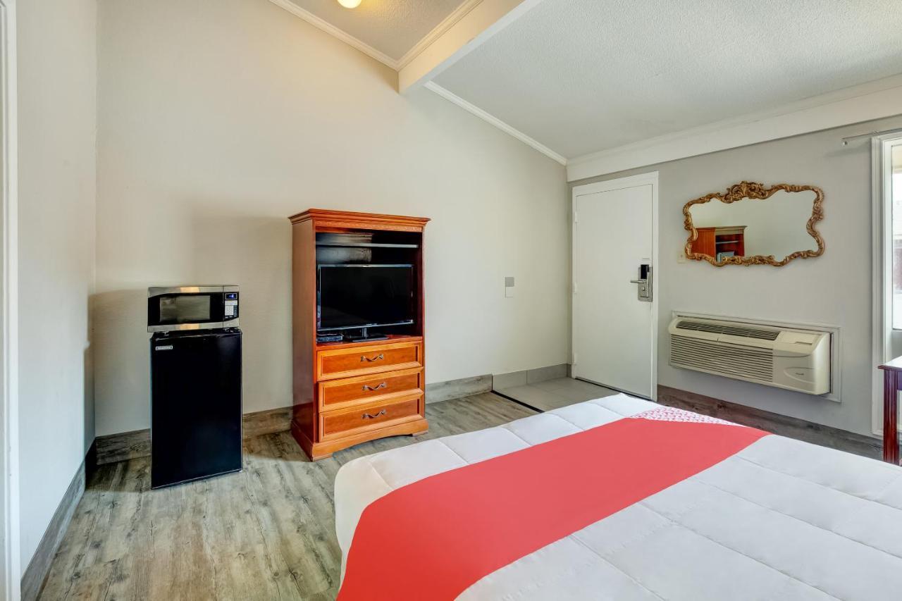 Oyo Hotel Lake Charles La I-10 ภายนอก รูปภาพ