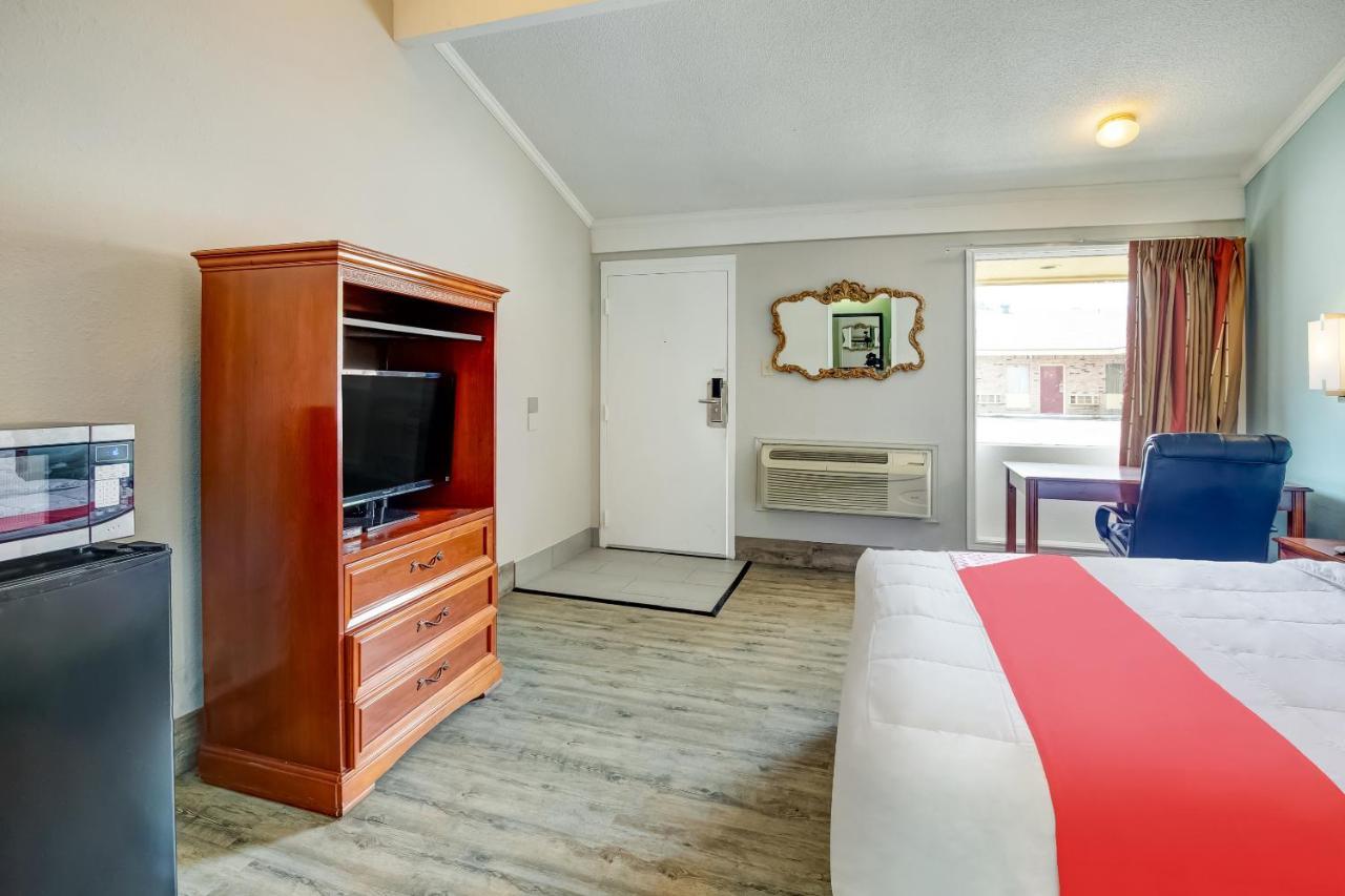 Oyo Hotel Lake Charles La I-10 ภายนอก รูปภาพ