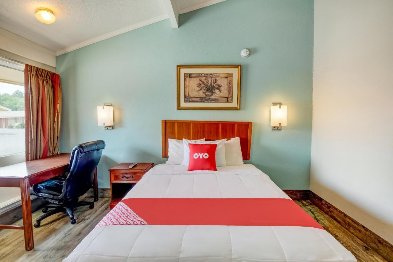 Oyo Hotel Lake Charles La I-10 ภายนอก รูปภาพ