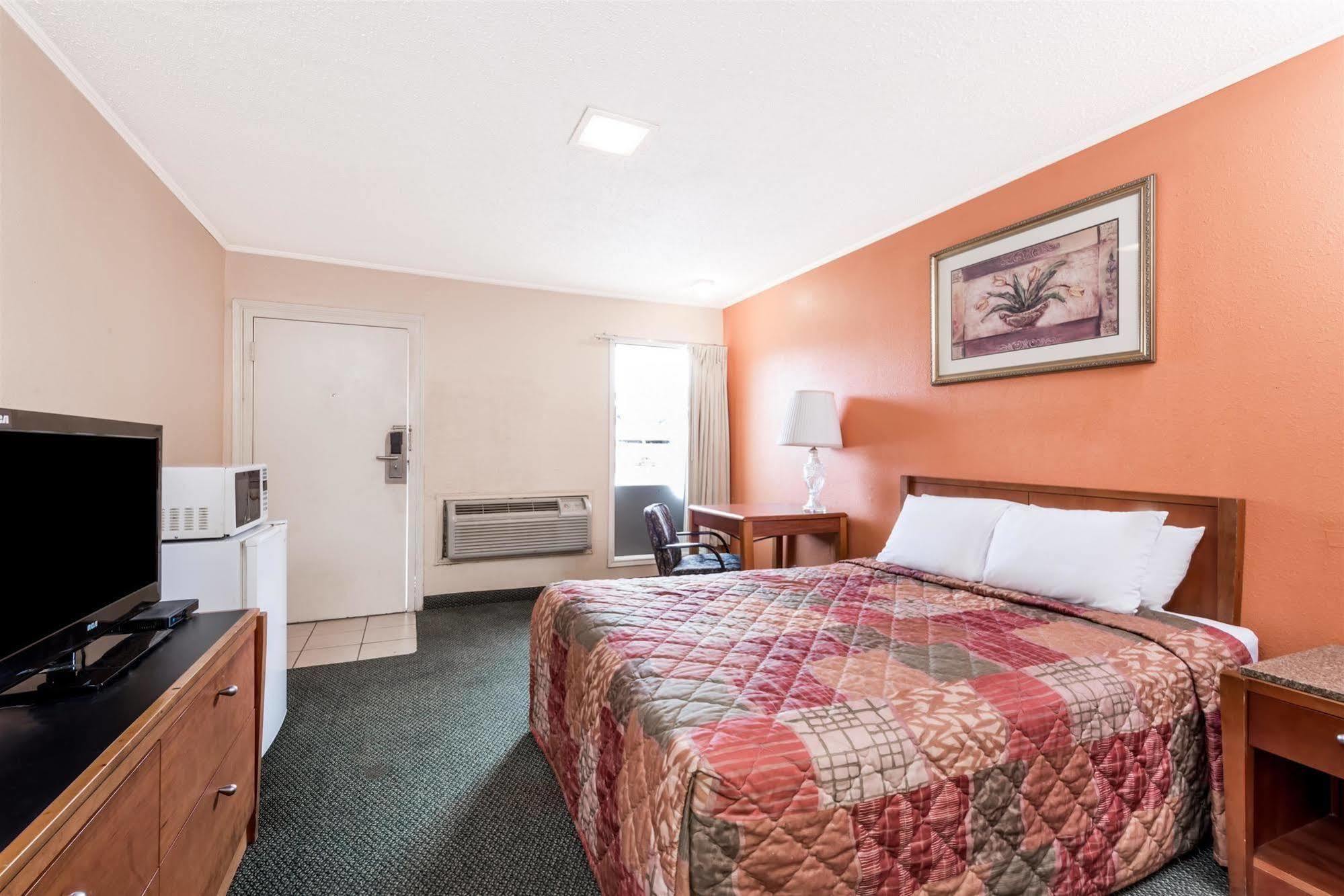 Oyo Hotel Lake Charles La I-10 ภายนอก รูปภาพ