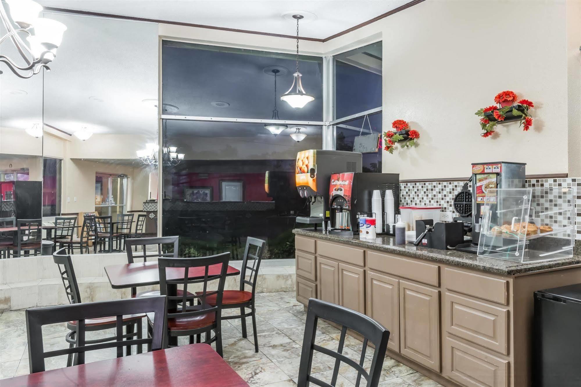 Oyo Hotel Lake Charles La I-10 ภายนอก รูปภาพ