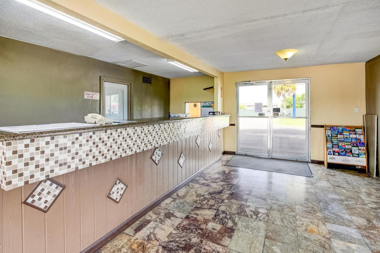 Oyo Hotel Lake Charles La I-10 ภายนอก รูปภาพ